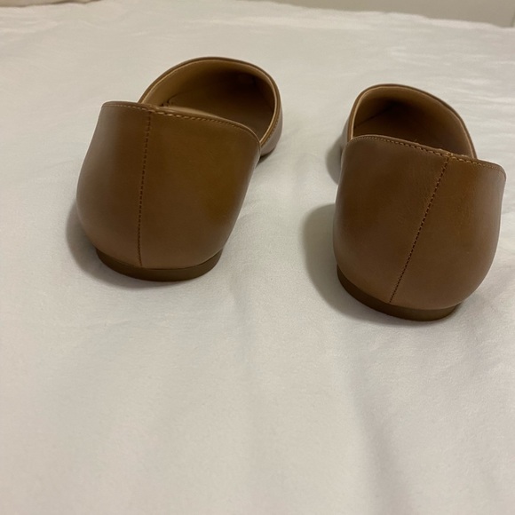Refresh Tan Pointed Toe Flats Size 7.5 - Picture 4 of 10